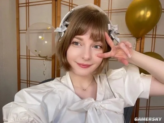 顶不住！《生化危机4》艾什莉"脸模""体模"女仆装同框