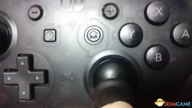 《生化9》Switch2 Pro手柄今日发售 细节拉满！