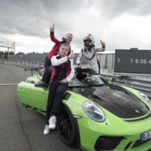 小米SU7 Ultra纽北对战法拉利保时捷！顶尖车手都沉默了