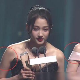 关晓彤片场生图刷屏！3个鲜为人知的爆火逻辑，普通人直接抄作业