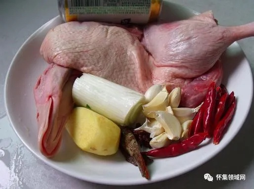 杀鸭从鸭肚中剖出黄金？主人：河道曾采金 鸭子误食