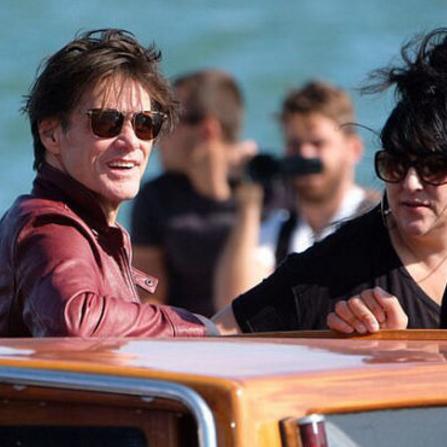 金·凯瑞红毯状态引全网担忧，数字克隆时代已来临？