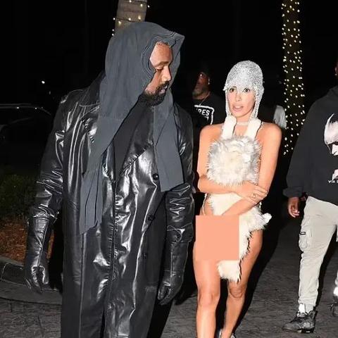 侃爷老婆比安卡新街拍 哪儿来的粉发超短裤辣妹？