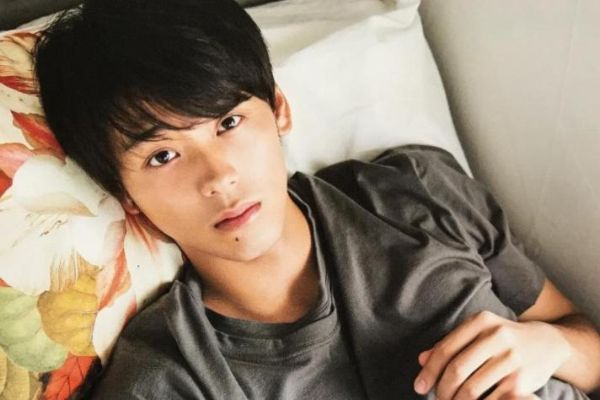 竹内凉真与女星土居志央梨热恋：因演网飞男同片结缘