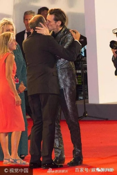 金凯瑞走红毯视频外网疯传 网友纷纷质疑其看起来不对劲