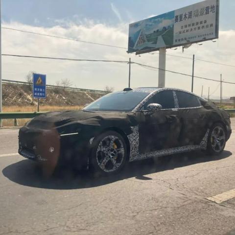 小米YU9实车曝光!竖状尾灯+无边框后视镜 大型增程SUV来了