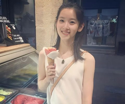 32岁章泽天雪山徒步 女大生喜欢什么样的动态图