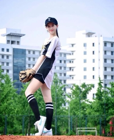 32岁章泽天雪山徒步 女大生喜欢什么样的动态图