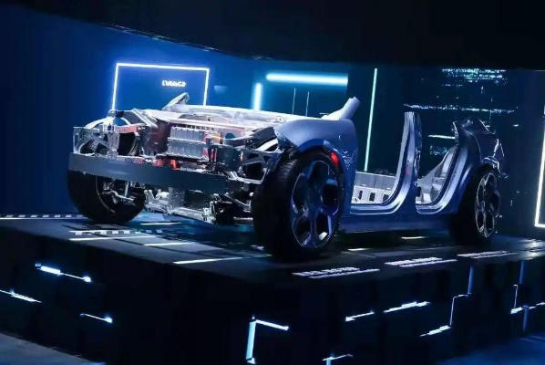 胡峥楠评小米首款超跑：汽车构造可以被完全颠覆