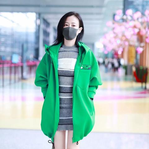 美翻了!杨幂ins晒新照：短靴美腿身材无敌