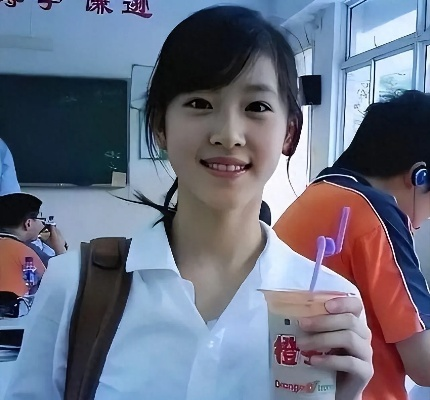 32岁章泽天雪山徒步 女大生喜欢什么样的动态图