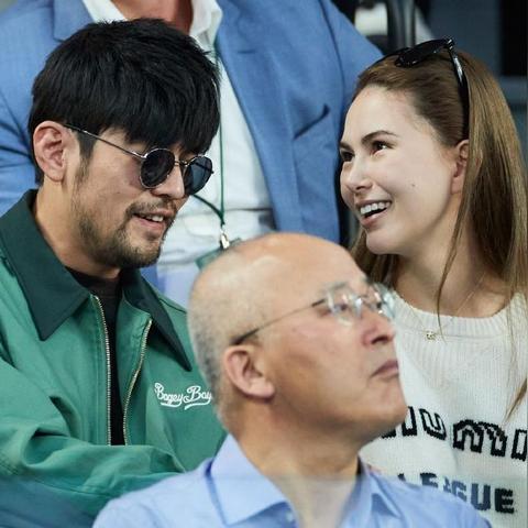 和老爸一样帅！周杰伦长子现身澳网现场