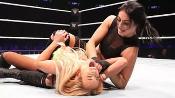 WWE女巨星对抗现场惨遭走光!摄像师竟对着拍了数秒