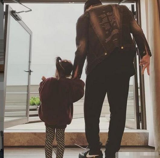 和老爸一样帅！周杰伦长子现身澳网现场