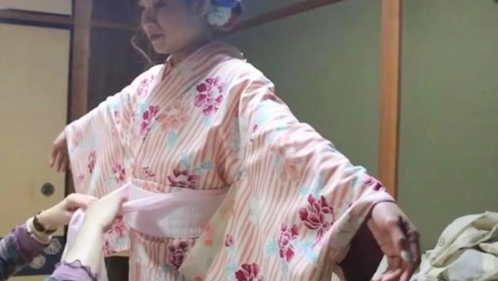 日本女人穿和服怎么上厕所？看似暴露该挡都挡住的动态图