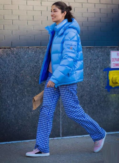 LV羽绒服穿3小时掉色 客服说：不能出汗不能沾水