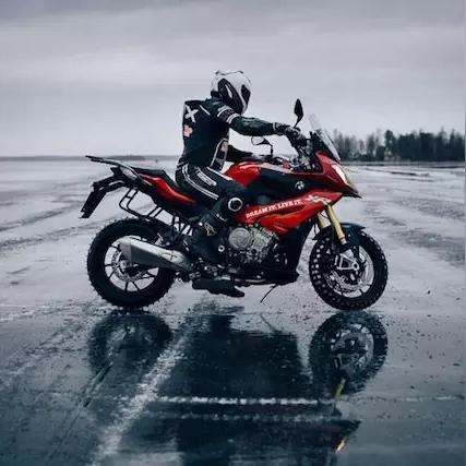 玩家吐槽《生化危机9》里昂会开废保时捷 保时捷回应