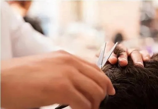 舅舅去世 舅妈向正月理发外甥索赔百万！法院判了