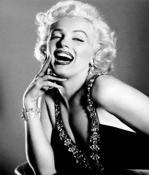 《达拉斯》女星安娜贝尔·斯科菲尔德去世 享年62岁