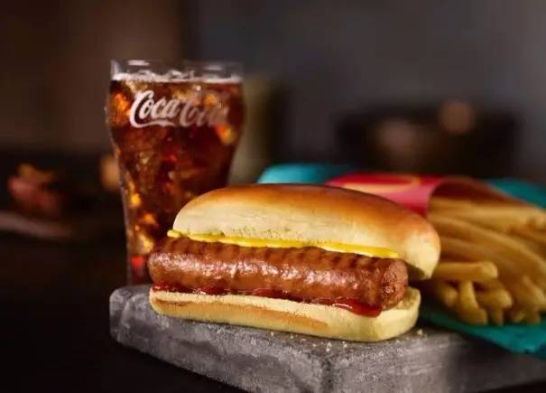 麦当劳CEO不情愿试吃新品后 汉堡王发CEO狠咬皇堡视频借势营销