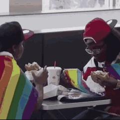 麦当劳CEO不情愿试吃新品后 汉堡王发CEO狠咬皇堡视频借势营销