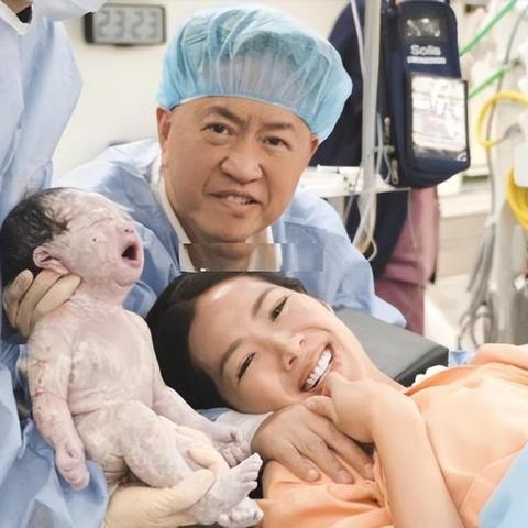 63岁女子顺产5.6斤女婴 此前儿子35岁不幸离世