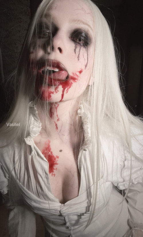 恐怖又美艳！俄妹cos《生化危机：安魂曲》唱歌丧尸