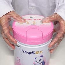 小伙腹痛CT查出肠道卡2把勺子 称吃东西时不慎吞下