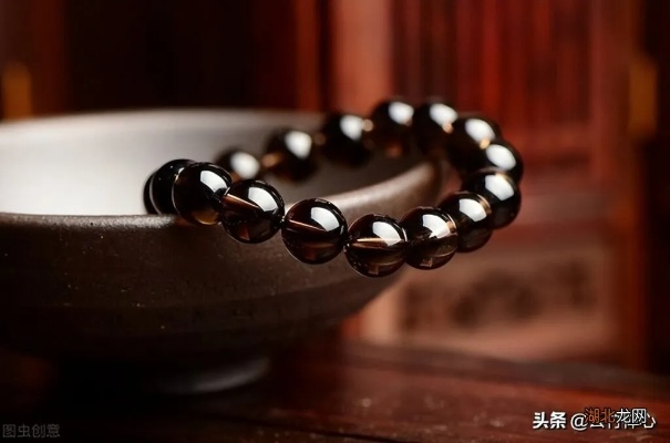 茶晶石怎么选？2026类型鉴别、功效搭配、收藏避坑全攻略