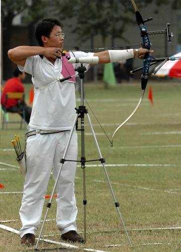 一级运动员实测《镖人》"拐弯箭"：箭支成功90度偏转