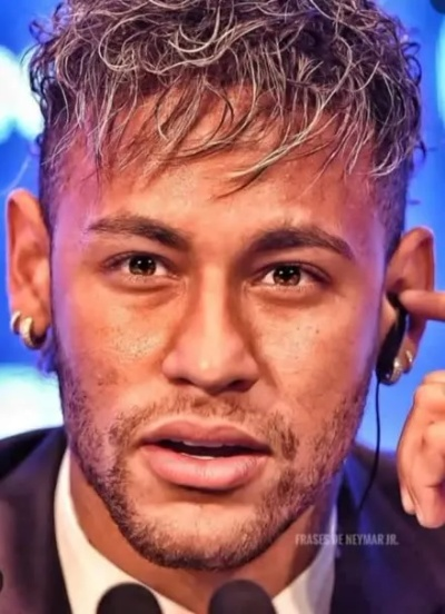 球星内马尔空降抖音直播卖甜水！网友：缺钱了？