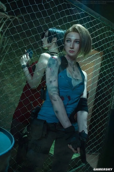 今日小姐姐COS图！《生化9》格蕾丝 你怎么不穿裤子