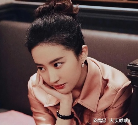 “刘亦菲8秒换胎”热搜 工作人员评价其游刃有余