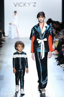 "短剧女王"高调闯巴黎时装周 被曝无人邀请疑自费参加