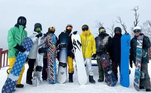 阮经天日本滑雪偶遇锤哥 网友：这里有俩影帝