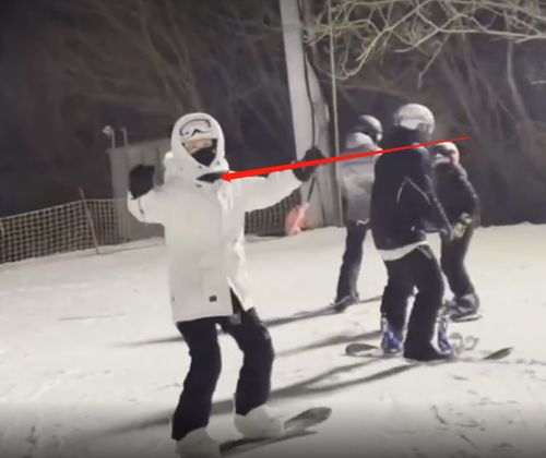 阮经天日本滑雪偶遇锤哥 网友：这里有俩影帝