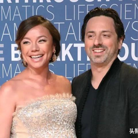 马斯克性转女儿亮相巴黎时装周 新造型引热议