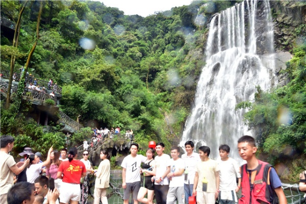 广东开启超级水帘洞模式？出行/防潮/游玩避坑全攻略（2026实测）