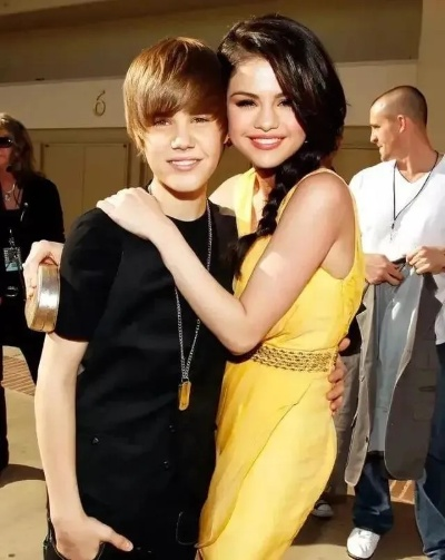 贾斯汀·比伯独宠赛琳娜类型？拆解顶流择偶逻辑，适配普通人脱单实战指南