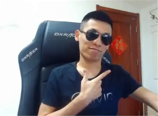 自曝黑历史？旭旭宝宝谈《三角洲》毁号:对水友要负责