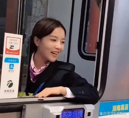 00后高速收费员撞脸多个明星：经常有人主动去搭讪