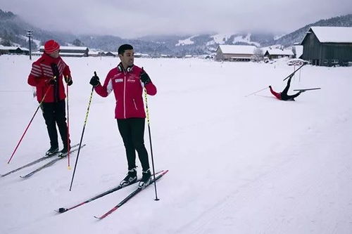 阮经天日本滑雪偶遇锤哥 网友：这里有俩影帝