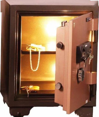 女子怕被偷将十几万黄金藏冰箱 这下全国都知道了