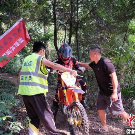 豪华汽车集体后悔电动化：还是得有发动机轰鸣声