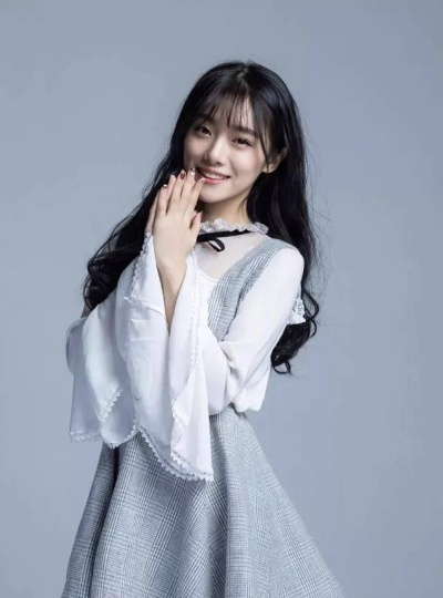 《LOL》冠军中单Rookie官宣与主持小钰分手!甜蜜赛场伴侣终散场