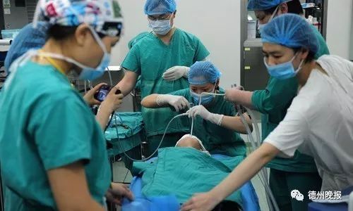 医生提醒不要模仿Ella“真空腹”：或诱发疝气