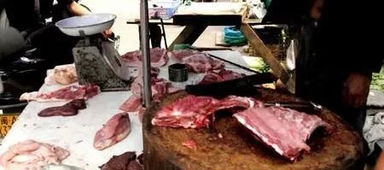 肉贩打盹遭顾客刀尖戳出血？肉贩：老顾客开玩笑