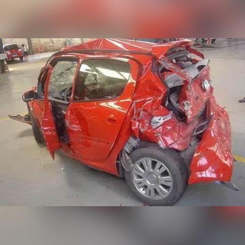 80岁老人开老年代步车撞车 保险公司以车辆属性不符拒赔