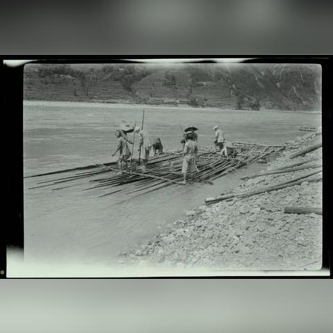 《木筏求生》时隔三年多发布更新 经典漂流流求生游戏