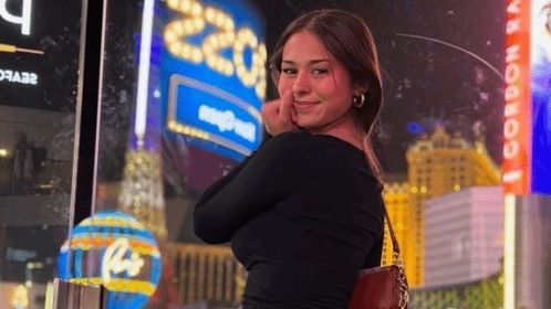 收入过亿的OnlyFans顶流和童年对话：我没能成为宇航员